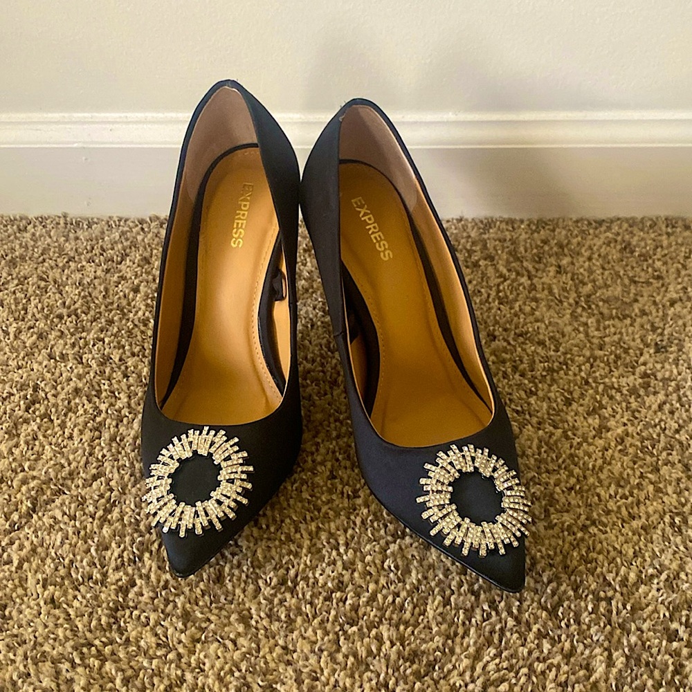 EXPRESS Black Pumps With Ring Rhinestone - Picture 2 of 4